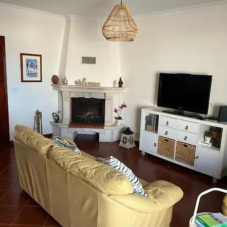 Cozy With Sea View Apartment